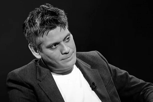 DA SE NAJEŽIŠ! Osvanula Laćina fotografija koja je nastala pred njegovu SMRT - u bolnici u zagrljaju OVOG muškarca! (FOTO)