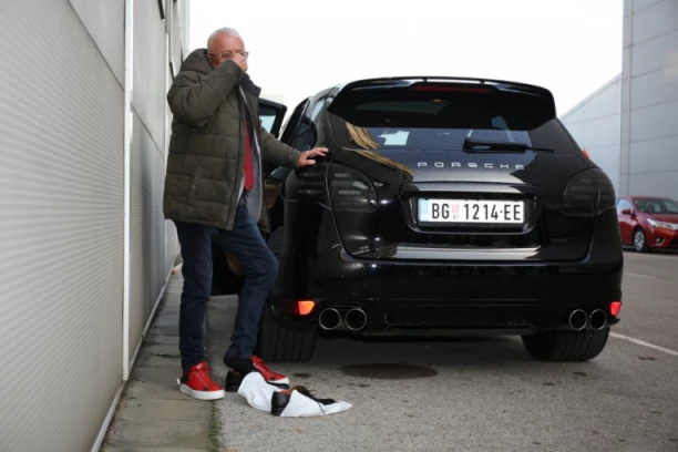 NAŠ PEVAČ MRTVU ŽENU DRŽAO DVA DANA U KUĆNOJ HLADNJAČI: Otkriveni svi STRAVIČNI DETALJI, evo zašto je MORAO to da uradi!