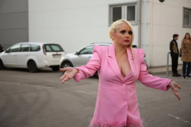 NUDILA SAM SE POPOVIĆU, NIKADA MI NIJE ODGOVORIO: Maja Nikolić šokirala izjavom o Saši!