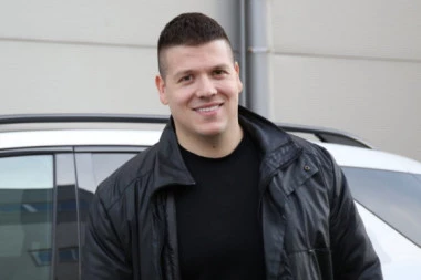 NISAM SMEO DA GA UZMEM U RUKE! Sloba Radanović emotivno od nasledniku: Ceo dan sam na IVICI!