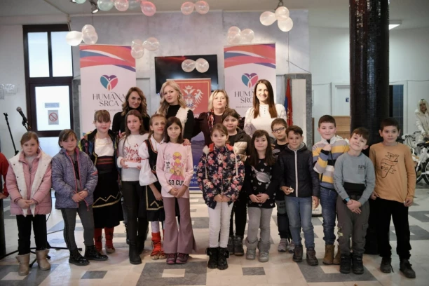 ZATVARANJE PROJEKTA "POŽELI ŽELJU": Fondacija Humana srca ispunila novogodišnje želje mališanima iz Blaca (FOTO)