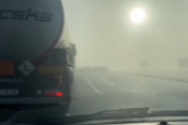 LANČANI SUDAR NA AUTO-PUTU KOD NOVIH BANOVACA: Zakucali se autobus, kamion i nekoliko automobila (VIDEO)