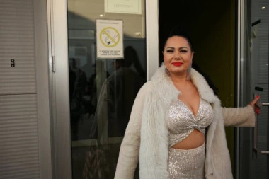 ZLATA RECIKLIRA HALJINE! Pevačica priznala da se bori sa KRIZOM: Nemam pare za bacanje!