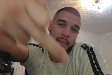 DEJAN PROGOVORIO O SERIJI SA DALILOM, PA JOJ POKAZAO SREDNJI PRST: Dragojević besan na Mujićku, skuplja marketing preko njegovog imena!