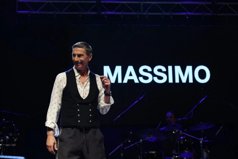 "RAZLOG DA BUDEM TU": Legendarni Masimo Savić dobio spomen klupu u Puli, njegova udovica rasplakala sve!