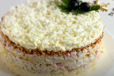 NOVOGODIŠNJA SALATA SNEŽNA KRALJICA: Od sada ćete samo nju pripremati - pravi ukras svake trpeze!