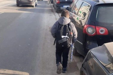 JEZIVO! FOTOGRAFIJA DEČAKA RAZBESNELA GRAĐANE: Novopazarci se pitaju kako tragedije nisu dovoljno upozorenje - stradaju deca (FOTO)