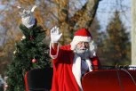 DELIO KONDOME I BOMBONE PA DOBIO BATINE: Pretučen Deda Mraz u Slavonskom Brodu - porodica u šoku!
