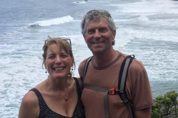 OBJAVILA DA PRATI SVOJE SNOVE, PA ZARONILA U SMRT: Sa mužem na Havajima uživala u životu, a onda je zadesila JEZIVA SUDBINA - od nje ostao samo delić kupaćeg (FOTO)