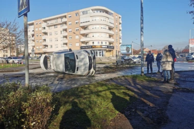 JEZIVI PRIZORI SA MESTA STRAVIČNE NESREĆE U ČAČKU: Sudar dva vozila - jedno prevrnuto, drugo potpuno SMRSKANO! (FOTO)