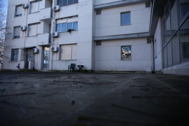 KOMŠINICA OTKRILA DOSAD NEPOZNATI DETALJ! Evo šta se dešavalo u Ivaninom stanu KOBNE NOĆI: Pomislila sam da se čuje kako neko ima odnose (FOTO)