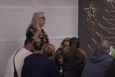 DEVICA MARIJA JE RASTURAČICA BRAKOVA: Zorica Marković brutalno isprozivala Anđelu Đuričić, stavila je na stub srama! (VIDEO)