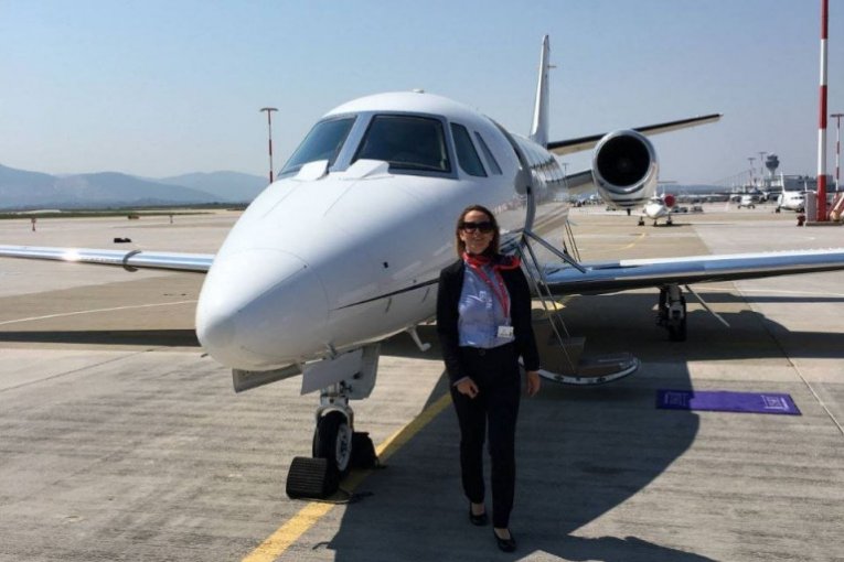 Branka Bojić kod aviona