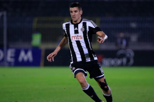 DOBRO POZNATO LICE U MORAČI: Fudbaler prati bivši i sadašnji klub!