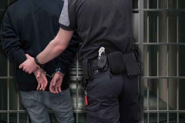 SRBI IZAZVALI UZBUNU U GRČKOM ZATVORU! Ubacili sumnjiv paket, policija odmah reagovala - dvojica uhapšena!