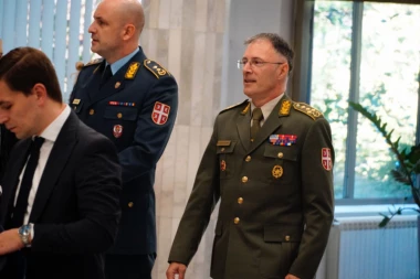 GENERAL MOJSILOVIĆ SE HITNO UPUTIO U RAŠKU! Završen sastanak Vučića sa vojnim vrhom!