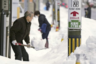 Na desetine povređenih, 17 mrtvih u snažnoj snežnoj oluji: Nezapamćena mećava u Japanu izazvala HAVARIJU! (FOTO)
