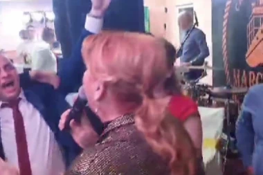 FOLKERKA UPALA NA SLAVLJE! Publika ostala u šoku zbog jedne stvari: "Zašto ovoliko VRIŠTE" (VIDEO)