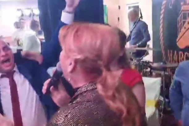 FOLKERKA UPALA NA SLAVLJE! Publika ostala u šoku zbog jedne stvari: "Zašto ovoliko VRIŠTE" (VIDEO)