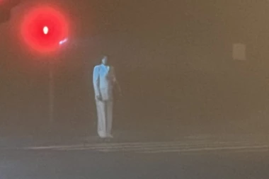 JEZA MI SE UVUKLA U KOSTI, BIO SAM PARALISAN! Bizarna pojava na semaforu ZALEDILA Čačanina - Izgledala je kao DUH!