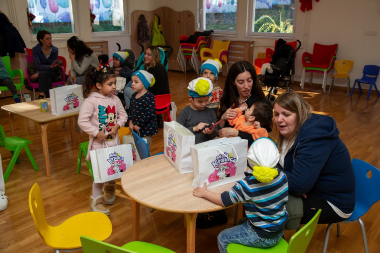 Imlek obradovao mališane u Zvečanskoj