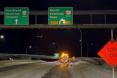 JEZIVA NESREĆA NA BADNJE VEČE: Autobus pun putnika sleteo s kolovoza i prevrnuo se - četvoro mrtvih, skoro 50 povređenih (VIDEO)