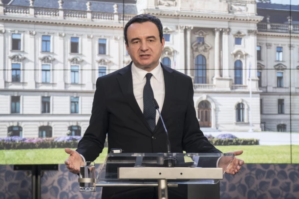 JOŠ JEDAN ŠAMAR ZA PRIŠTINU: Kurti će govoriti u Davosu kao "premijer Kosova", ali uz ZNAČAJNU NAPOMENU - evo šta je navedeno u fusnoti (FOTO)