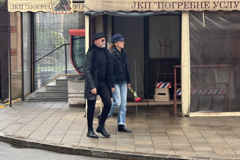 Žika i Jelena na Laćinoj sahrani