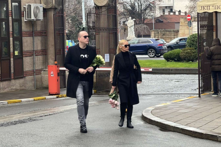 Nataša Bekvalac na Laćinoj sahrani