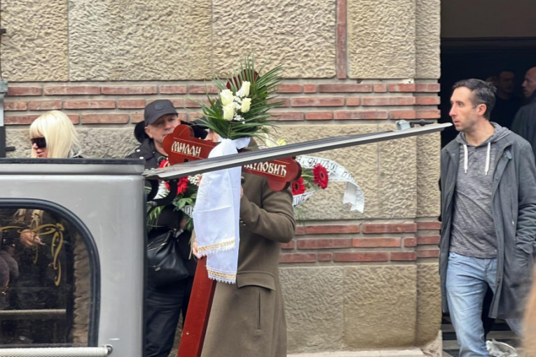 Danijel Pavlović nosio krst na sahrani Milana Laće Radulovića