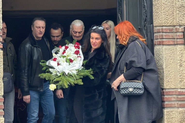 Kuma Marine Tucaković, Marijana na sahrani