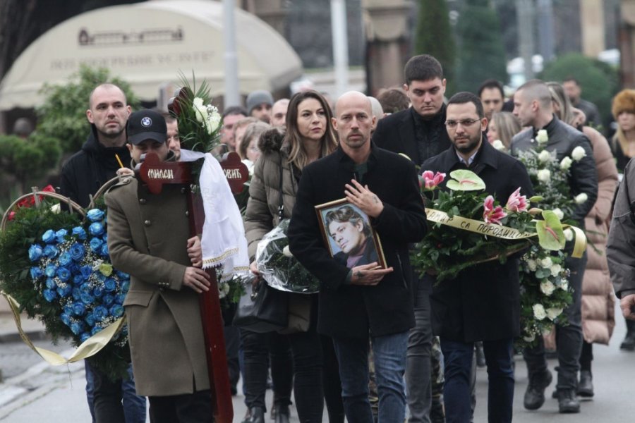 TRI DUGE GODINE TUGE TEŠKE KAO OLOVO! Tuga za Milanom Laćom Radulovićem ne jenjava - BOLI KAO PRVOG DANA!