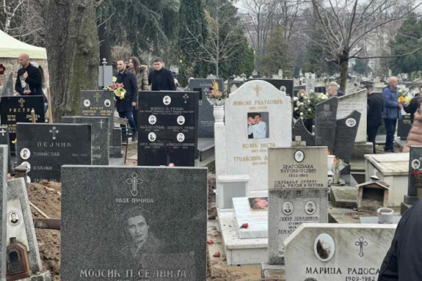 O OVOJ SAHRANI U ČAČKU ĆE SE DUGO PRIČATI! Čovek umro, a TRI udovice ga oplakale, pa uradile OVO