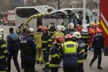 VRIŠTALA SAM DA BI ME ČULI, PROVLAČILA RUKU KROZ RAZBIJEN PROZOR: Jezivo svedočenje Grkinje iz autobusa STRAVE koji je u Rumuniji udario u stub (FOTO)