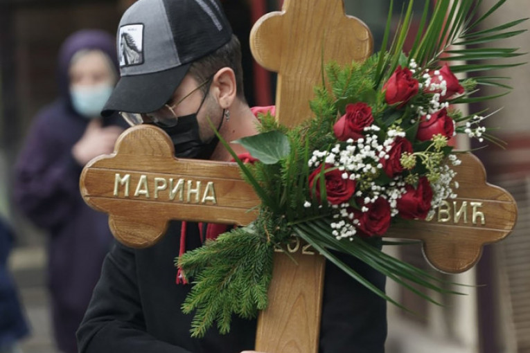 Danijel Pavlović nosio krst i na sahrani Marine Tucaković