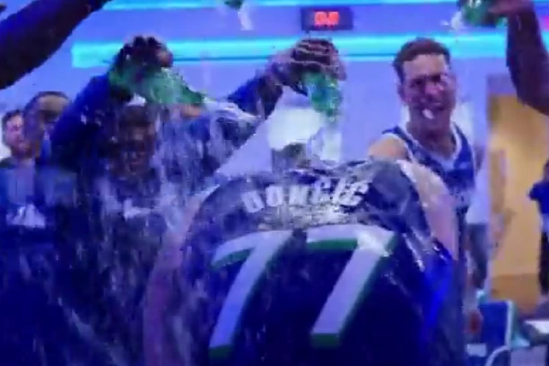 ŠALA MU SE OBILA O GLAVU: Dončić ISPISAO ISTORIJU, pa NAGRABUSIO u svlačionici! (VIDEO)
