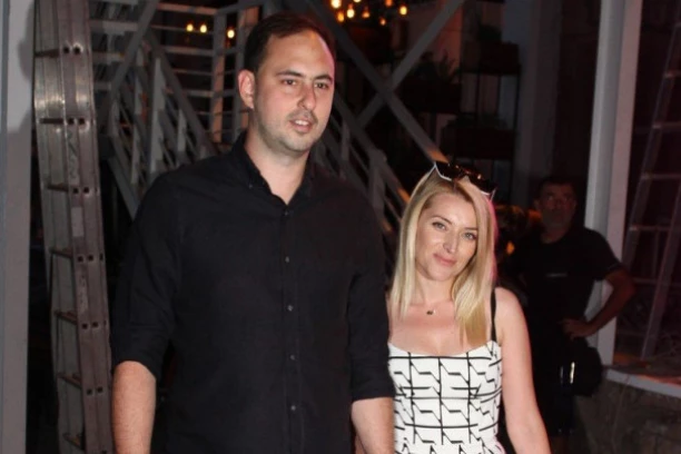 DARIO POBEGAO SA SINOM OD SKANDALA: Trudna Anđelka Prpić ostala sama, Jakša uživa sa tatom na OVOM mestu! (FOTO)