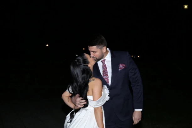 PORODILA SE SUPRUGA NIKOLE RAĐENA: Milica na svet donela naslednika!