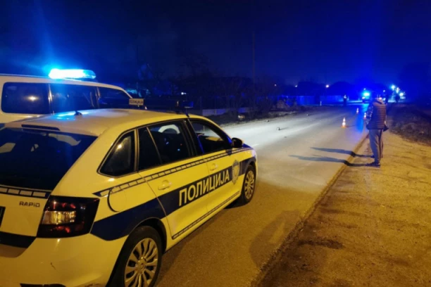 SLETEO SA PUTA I UDARIO U BETONSKI STUB! Teška nesreća u Smederevu: Vozač poginuo na licu mesta!
