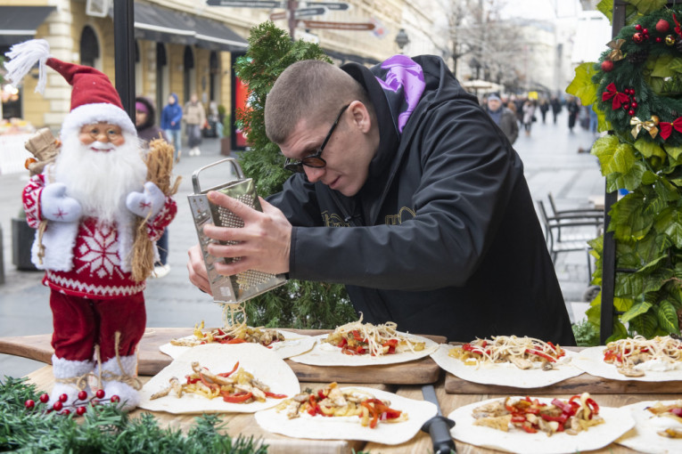 Milan Janković Čorba sprema ručak za ljude sa ulice