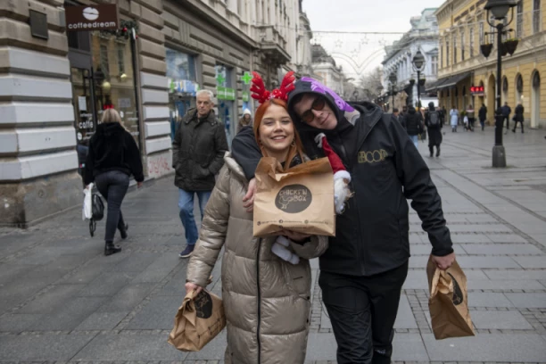 HUMANITARNI RUČAK SA ČORBOM! Naše malo, nekome je mnogo, OSMESI na licima ljudi sa ULICA prestonice! (VIDEO)