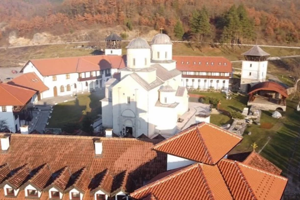 U MANASTIRU MILEŠEVA DEŠAVALA SU SE MNOGA ČUDA: Svetinja čuva kult Svetog Save - ruka čudom spasena od spaljivanja na Vračaru, a pored je i štap (FOTO)