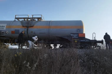 VAGON CISTERNA KOD ZAJEČARA PODIGNUTA NA KOLOSEK: Oglasili se iz Infrastrukture železnica Srbije - očekuje se uspostavljanje saobraćaja!