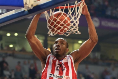 VEČITI DERBI, ČIJA JE TRAVA BOLJA? Nelson se pohvalio da uzgaja marihuanu, to isto je nedavno učinio i VELIKI LJUBIMAC "Grobara"!