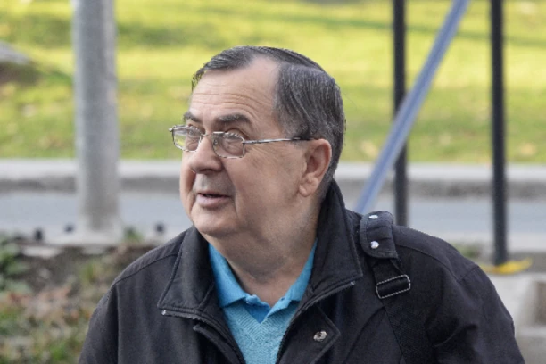 KERTES SVOJEVREMENO IZAZVAO DIPLOMATSKI SKANDAL! Naterao Vladislava Jovanovića da nosi prisluškivač! PANIĆ GA SMENIO, PA MILOŠEVIĆ SA NJIM ZARATIO!