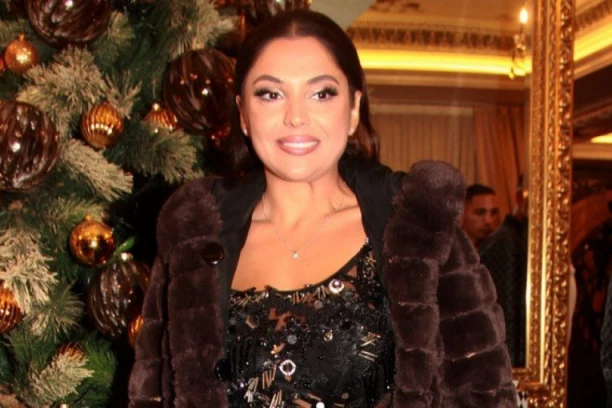 "SVE MI JE KRENULO OTKAD NE NOSIM CRVENI VEŠ" Nadica Ademov otkrila koga će poljubiti tačno u PONOĆ, pa priznala kakva je domaćica!