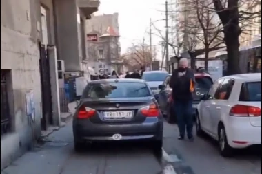 BAHATIJE NE MOŽE! Da li je moguće da je vozač BMV uradio ovo u centru Beograda?! (VIDEO)