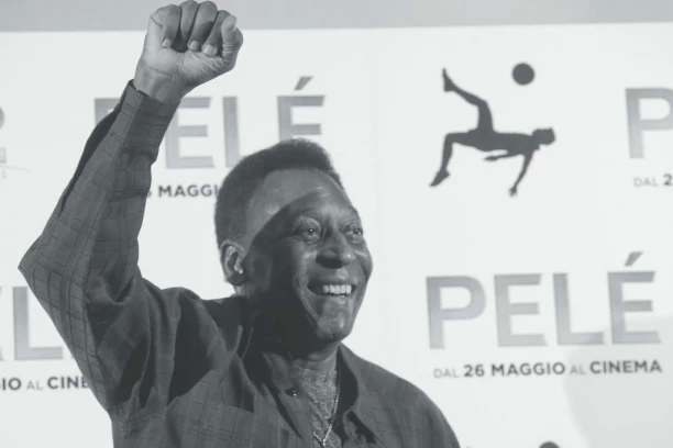 PELE NA NEBU, ALI I NA TVITERU: Na profilu legendarnog Brazilca osvanula objava, a komentari su BRUTALNI!