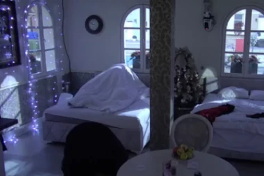 MIKSI GLAVNA JAHAČICA ZADRUGE: Kulićka se ne skida sa Zolinog ponosa, zagrlizla ko pit bul! (VIDEO 18+)