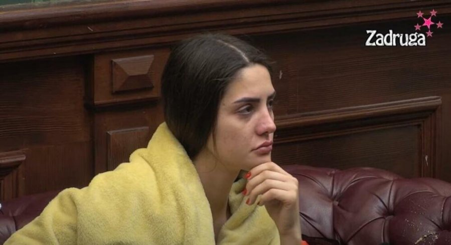 ANĐELA ĐURIČIĆ ZAVRŠILA U BOLNICI! Niko nije znao DA IMA OVAJ PROBLEM - nakon hitne operacije procurili DETALJI!